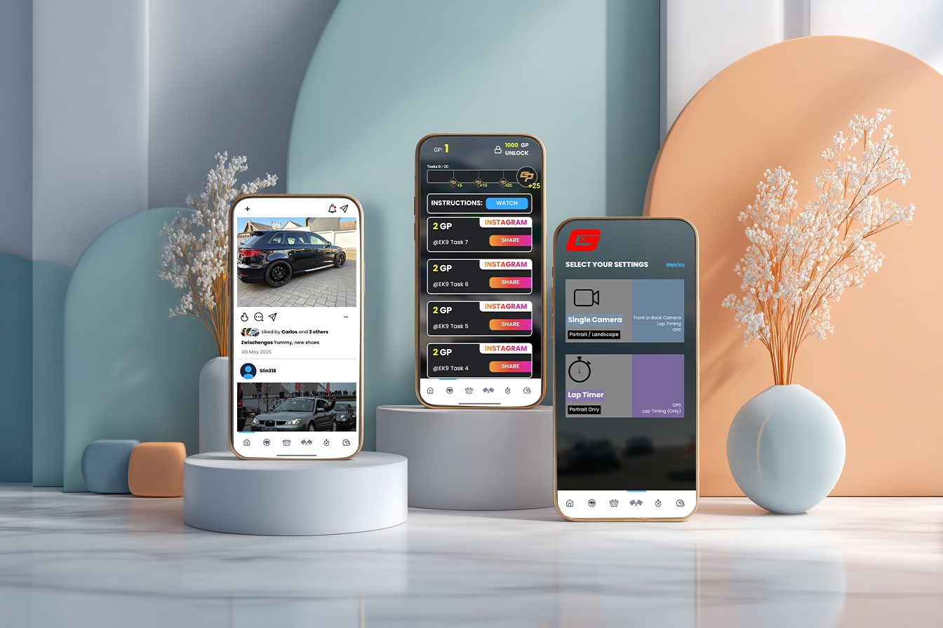 Mobiliosios aplikacijos vartotojo sąsaja su socialiniu tinklu, trasos nustatymais ir užduočių sistema, vaizduojama trimis išmaniaisiais telefonais.